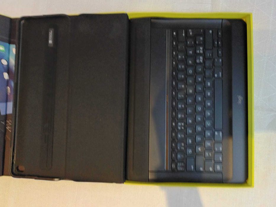Husa IPad Pro cu tastatura Logitech