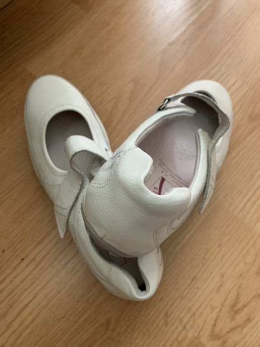 Pantofi piele ortopedici albi, impecabili, marimea 39 Ro