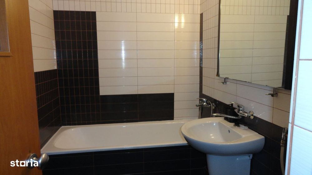 Apartament cu 2 camere decomandate strada Muncitorilor