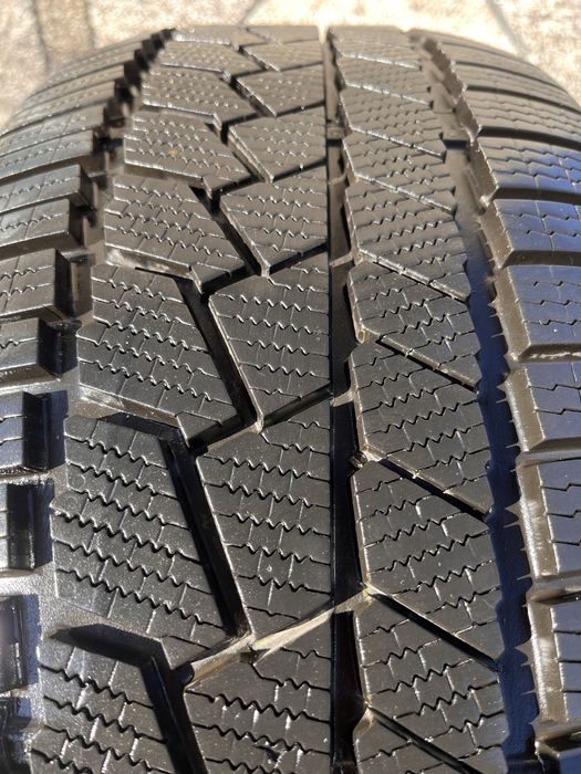 Зимни гуми CONTINENTAL 245 45 19 BMW X3 G01 X4 G02.  245/45/19