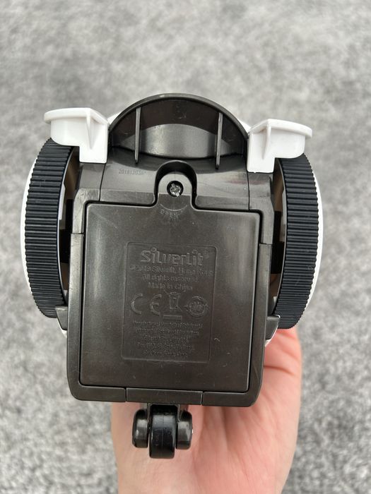 Robot cu baterii