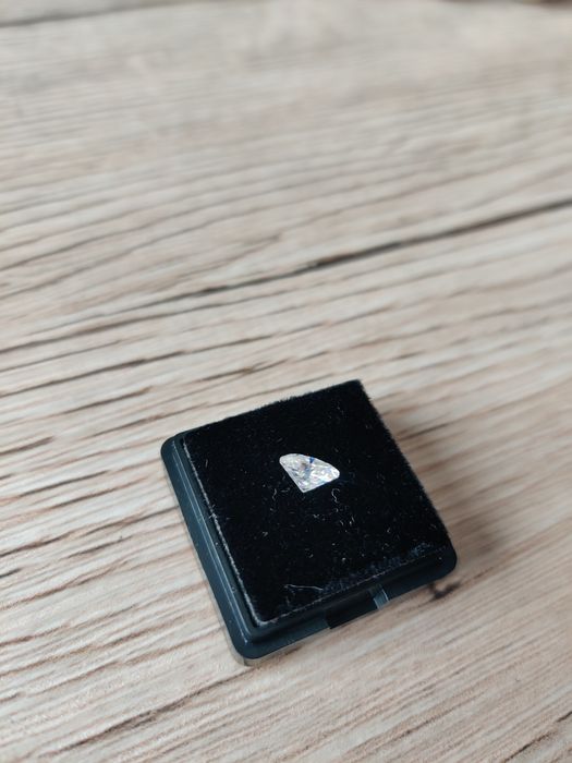 Лабораторен диамант мойсанит овал 1.0 карат VVS1