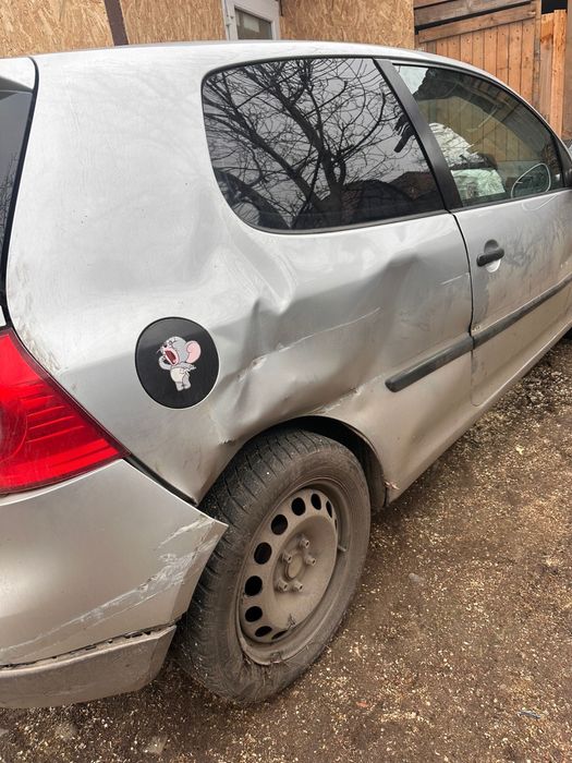 Golf 5 avariat de vanzare ori dezmembrare