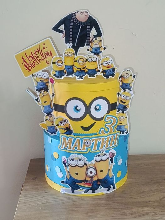 Картонена торта миньони