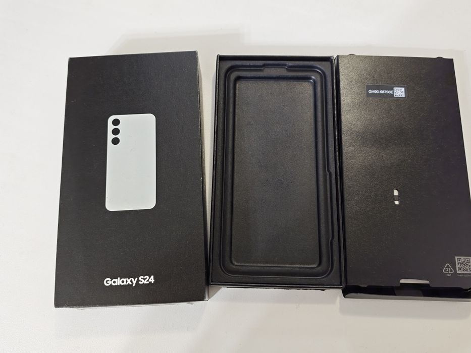 Продам смартфон Самсунг s24.
