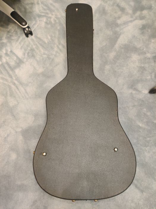 Твърд калъф за китара