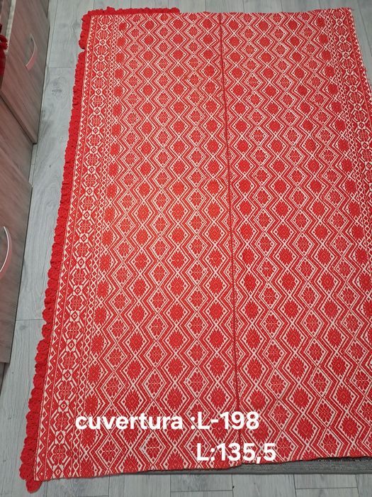 Cuverturi de pat ,tesute in stative de lemn,autentice. Bucata 250 lei.
