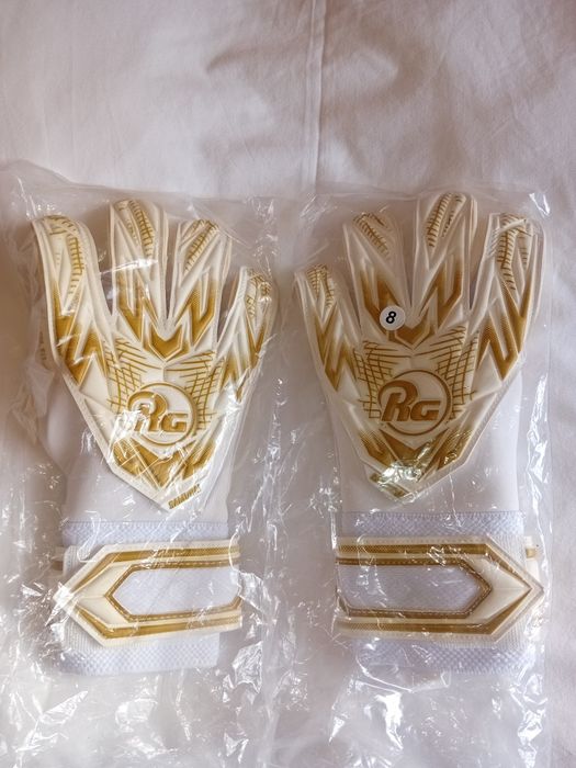 Футболни вратарски ръкавици