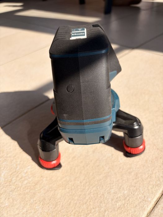 Bosch GLL 3-50 Rosu nivela laser cu linii Raza de masurare: 0 - 50 m | 4 x elem