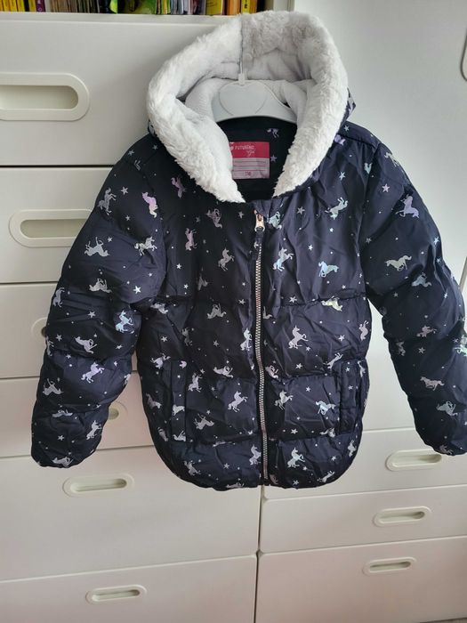 Продам зимнюю куртку на девочку