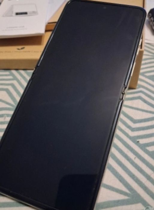Moto Razr 40 5G 256GB 8GB RAM Cream
