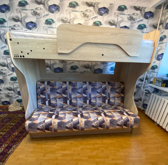 Двухъярусная кровать