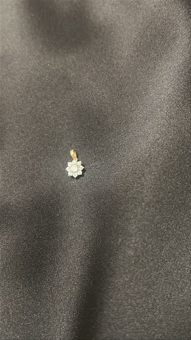 Кулон с бриллиантами