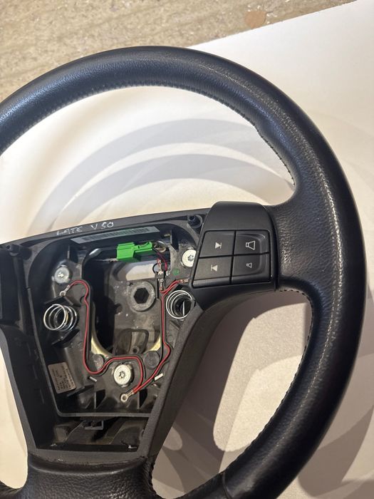 Volvo v50 кожен волан Волво в50