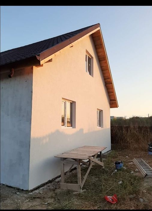 Vand case pe structura metalica