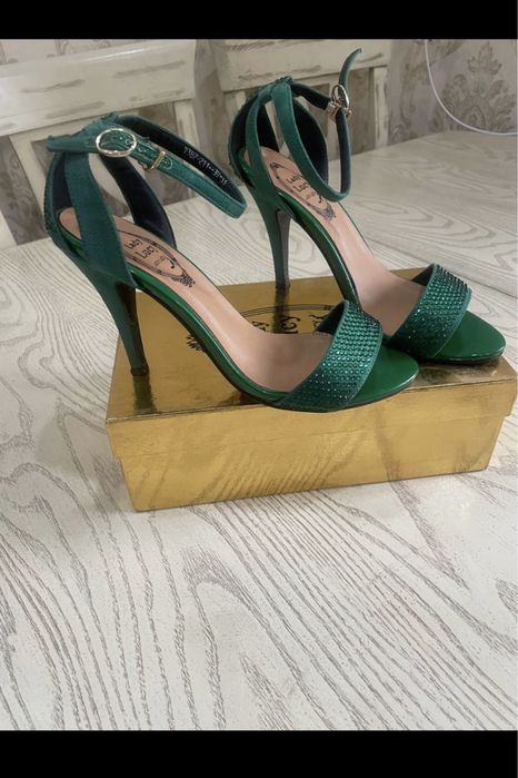 Obuv original (39 40)razmerda