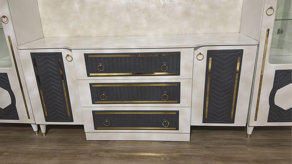 Комод  с зеркалом  (1,60*0,90)