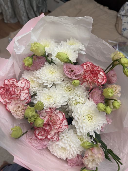 букет цветов их разных композиции