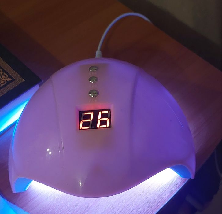 Лампа для сушка ногтей