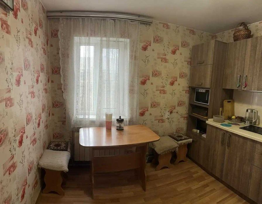 Продам благоустроинный дом в центре города .