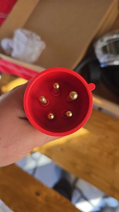 Чисто нова зарядна станция за автомобл 11kw трифазна