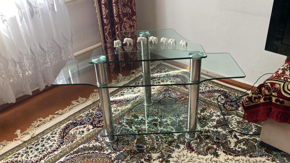 Столы обеденные разные