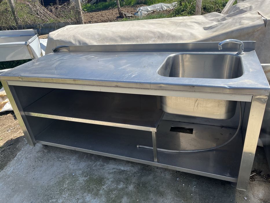 Работна маса неръждавейка