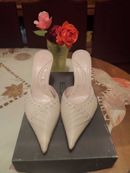 Saboti piele de vanzare