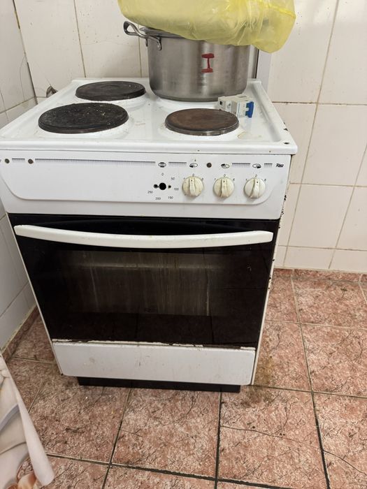 Продам срочно электро плита