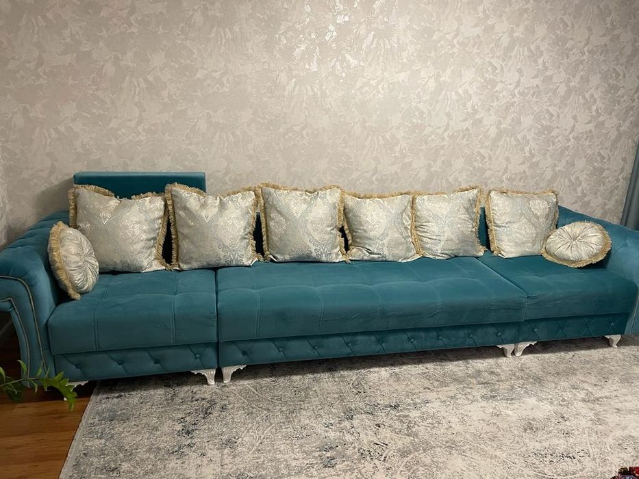 продается диван.