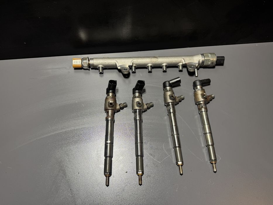Injectoare+rampa 03L130277S volkswagen audi seat skoda 1.6tdi CAY CAYC