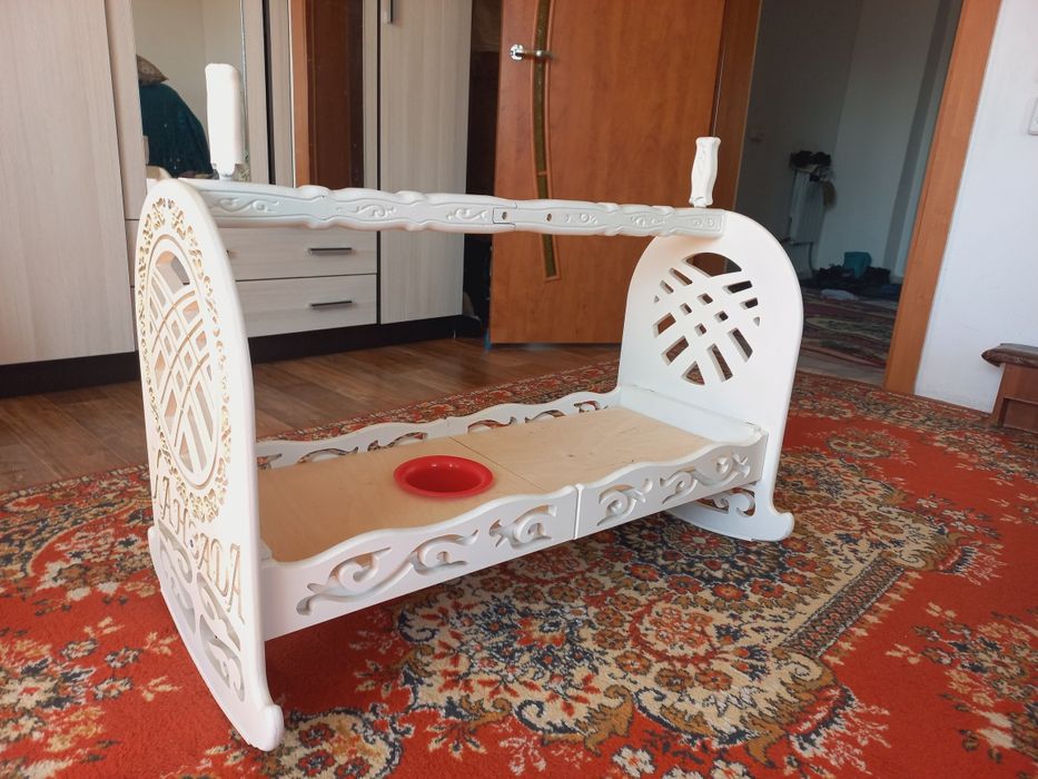 Бесик. Состояние новая.