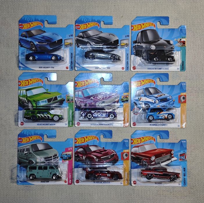 Продавам коли Hot Wheels