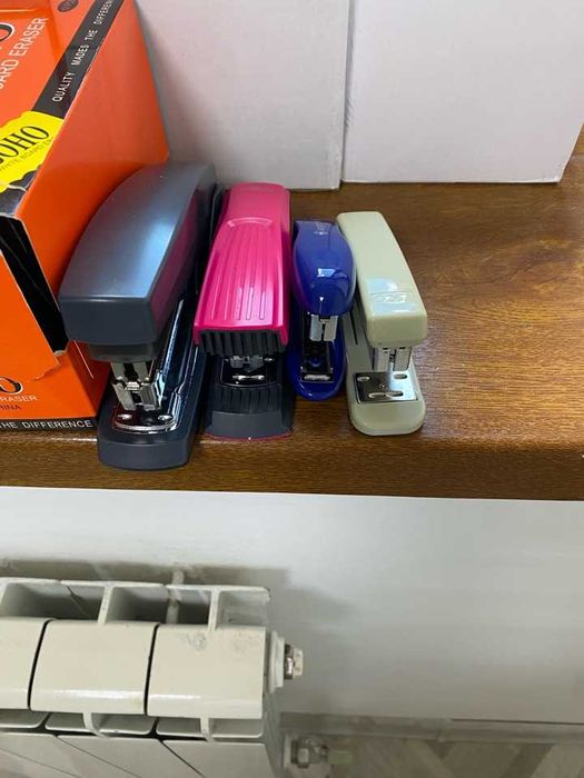 СРОЧНО ПРОДАМ офисные принадлежности !!!