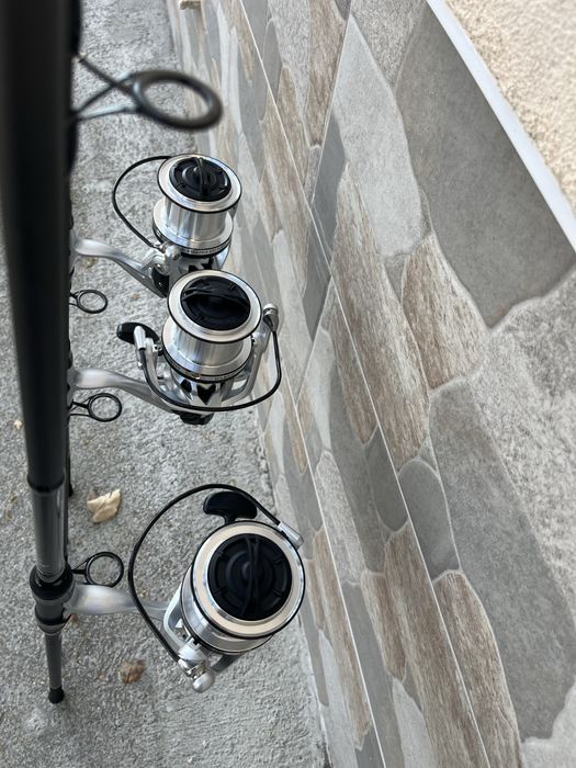 шаранджийски комплект три въдици три макари osako