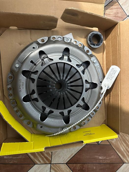 Vând kit ambreiaj + rulment NOU