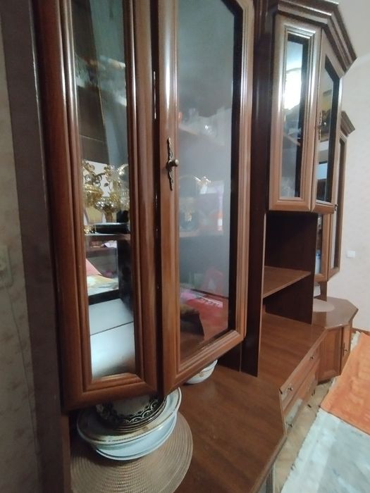 Сервант в отличном состоянии