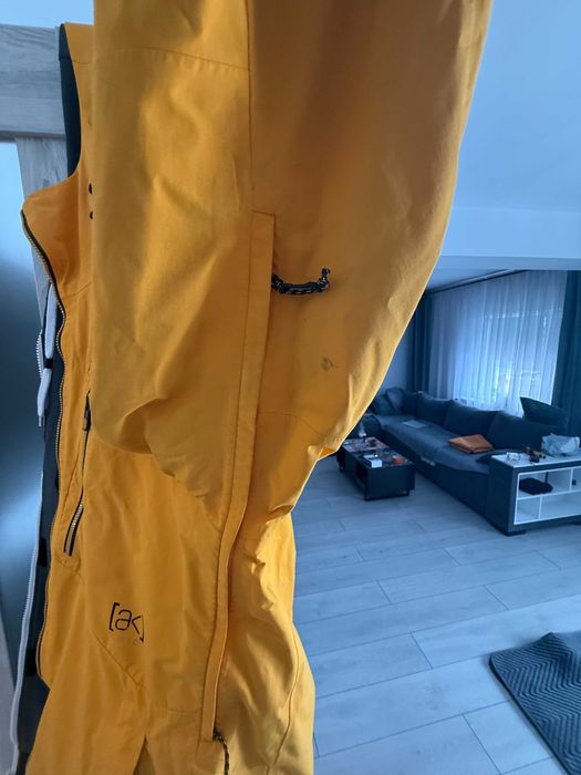 Geaca Burton AK, conditie 10/10, marimea L