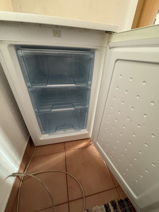 Cand congelator cu 3 sertare star light stare foarte buna