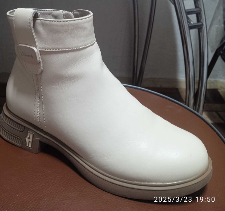 Продам детскую обувь