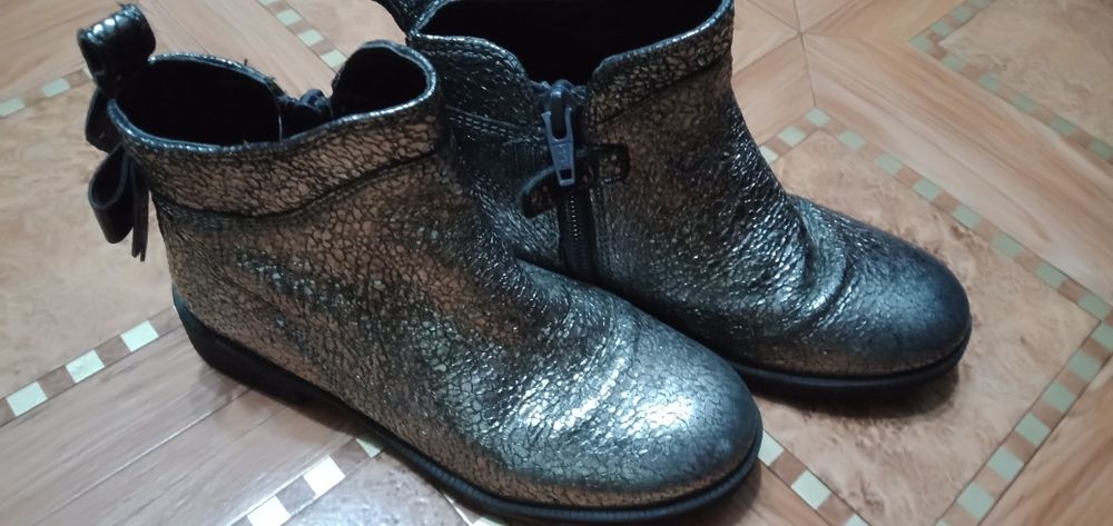 Продается детская обувь