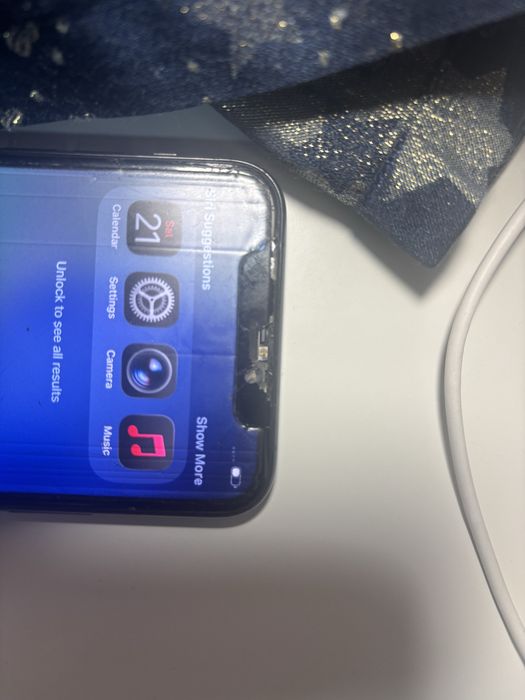 Iphone 11 cu defecte vizibile