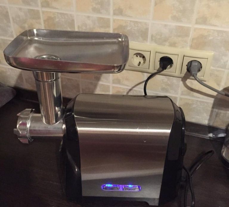 Продам электромясорубку