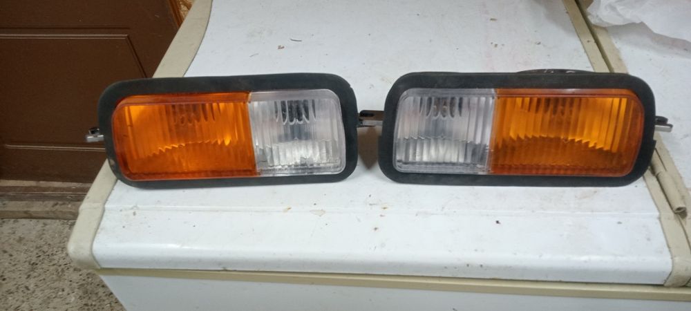 Продам передние поворотники на Ниву