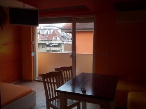 Дава се под наем Едностаен апартамент в София, Лозенец - 40 кв.м за 325 € - Снимка #3