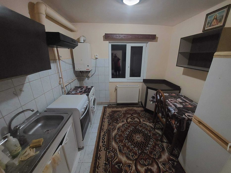 închiriez apartament 2 camere