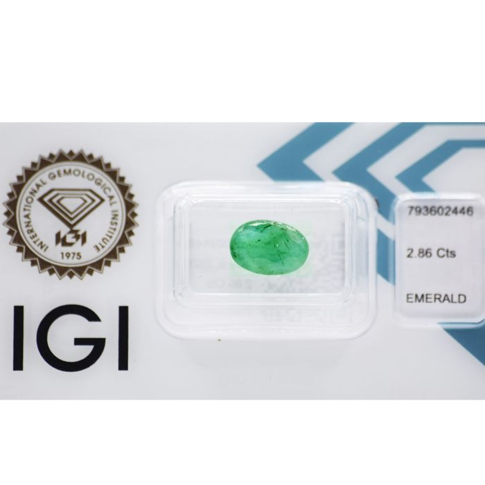 2.86 карата естествен смарагд с наситен изумруденозелен цвят и IGI сертификат.