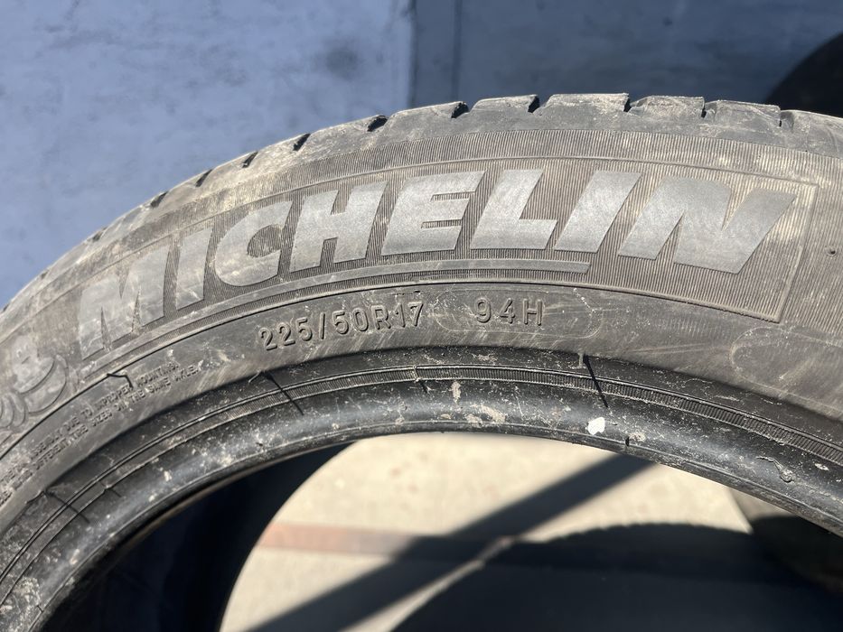 2 бр. летни гуми 225/50/17 Michelin AO DOT 4017 4 mm
