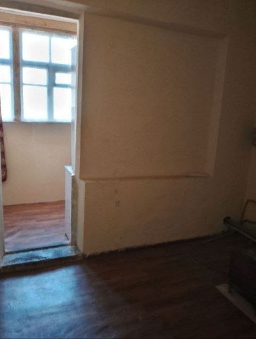 Guliston 3 mkr. 1 xonali uy sotiladi