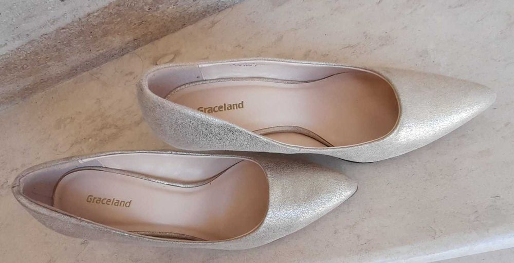 Обувки - чисто нови 37 номер